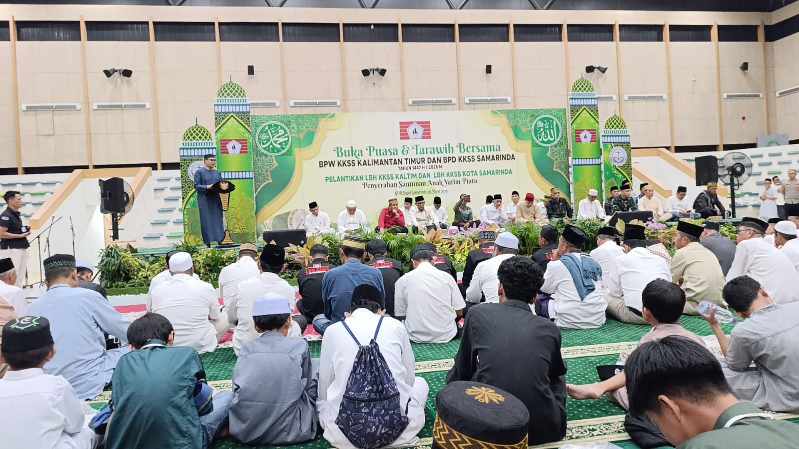 Ratusan Warga Sulsel Hadiri Buka Puasa Akbar KKSS di GOR Segiri Samarinda.