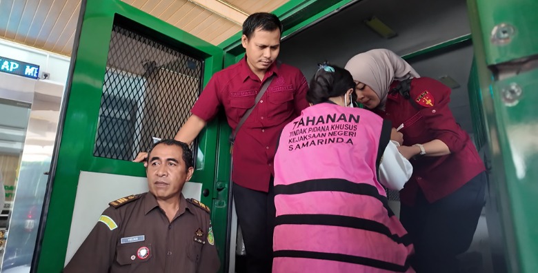 Kejari Samarinda Tuntaskan Tahap II Kasus Korupsi Pegadaian, Kerugian Negara Capai Rp1,22 Miliar