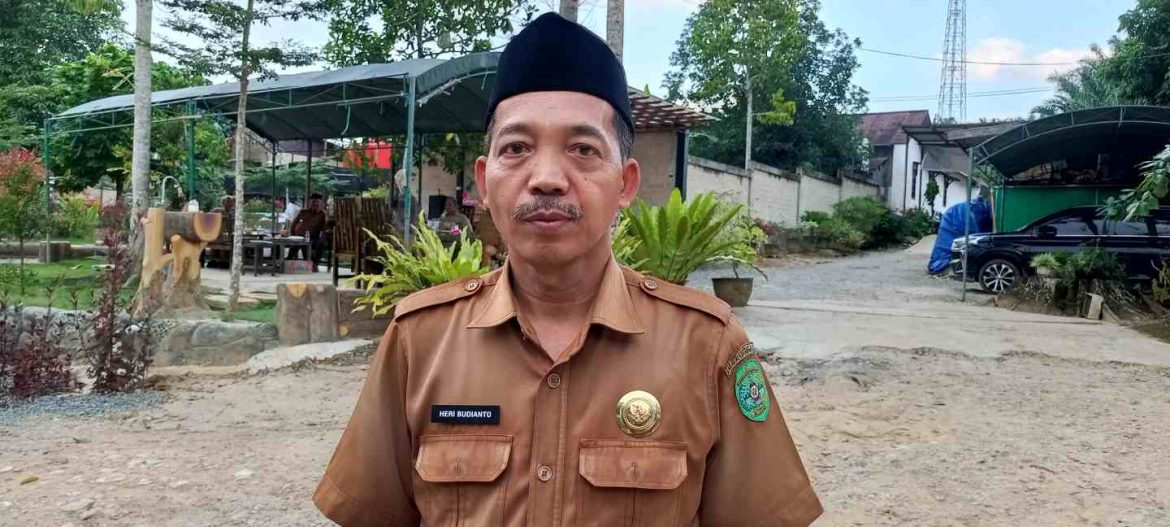 Kepala Desa Santan Ulu: Pemdes Fasilitasi FGD KM 24, Semua Pihak Diminta Patuhi Hasil Musyawarah.